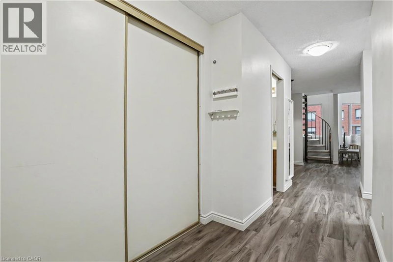 Image 2 of listing MLS® 40871951