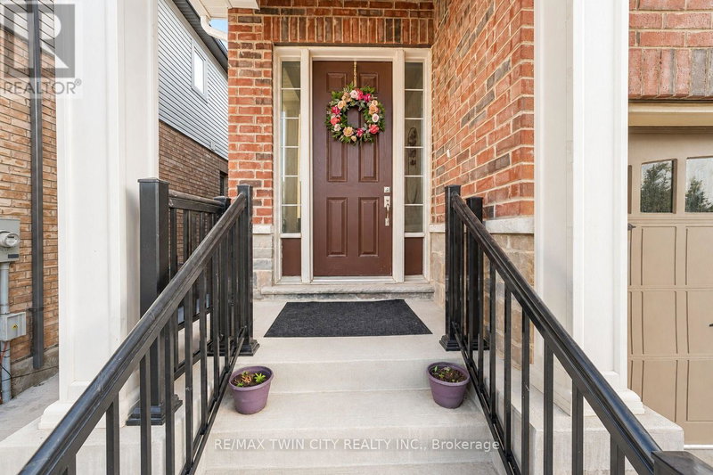 Image 3 of listing MLS® X14088088