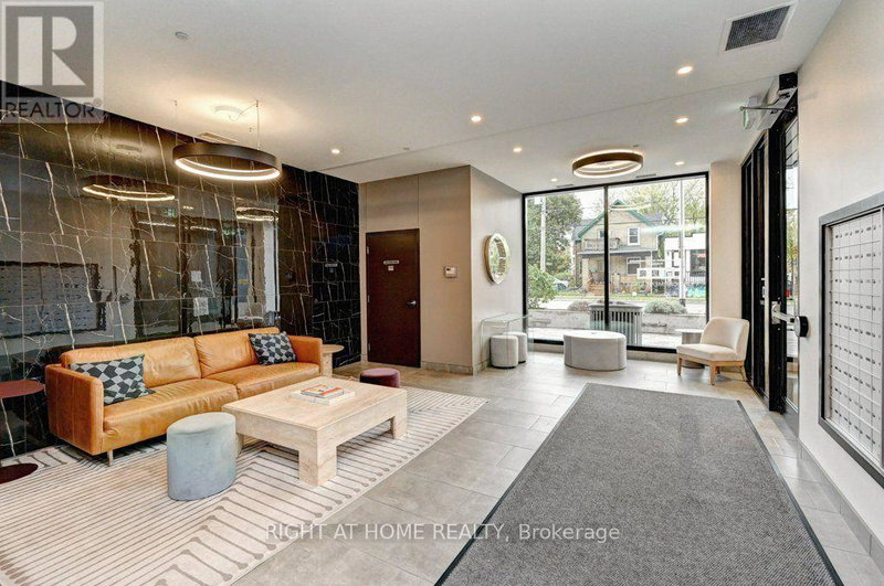 Image 2 of listing MLS® X14090708