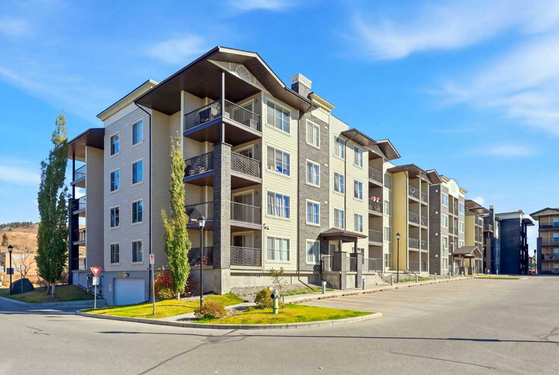 Image 1 of listing MLS® A2352025