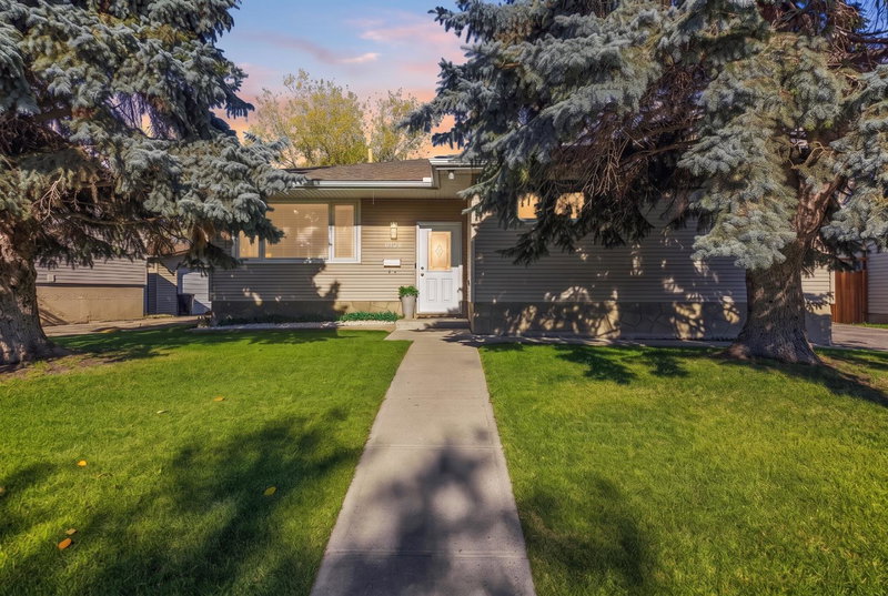 Image 1 of listing MLS® A2352092