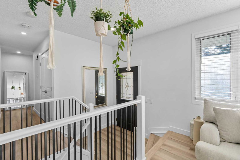 Image 3 of listing MLS® A2352092