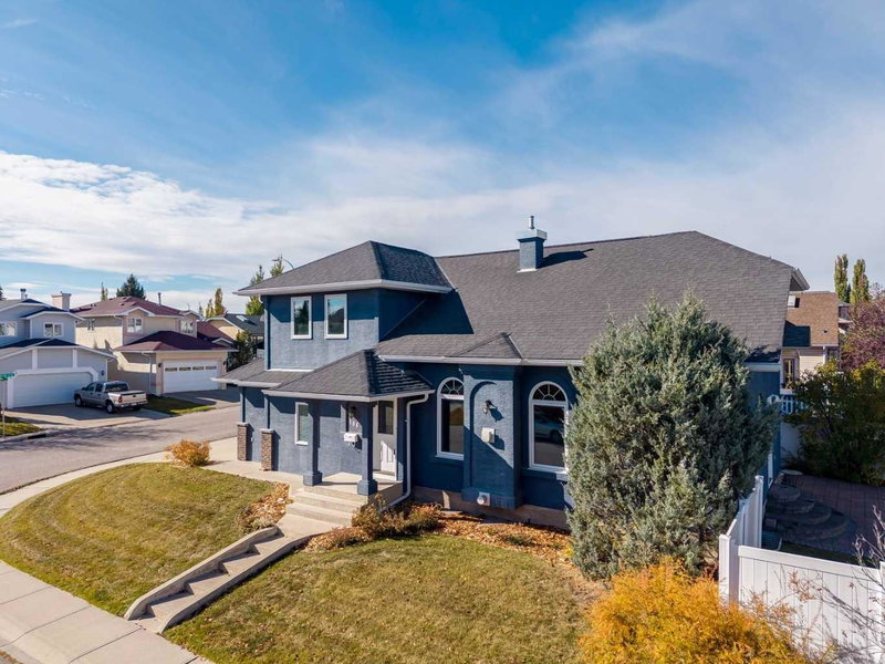 Image 2 of listing MLS® A2352248
