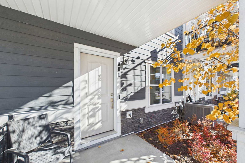 Image 2 of listing MLS® A2352382
