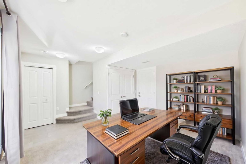 Image 3 of listing MLS® A2352382
