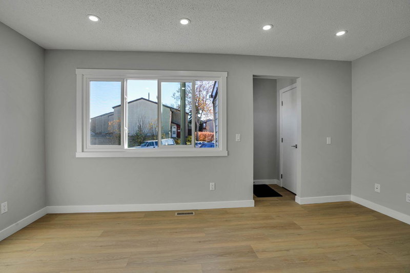 Image 3 of listing MLS® A2352797
