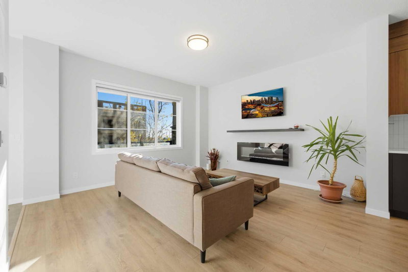 Image 3 of listing MLS® A2352915