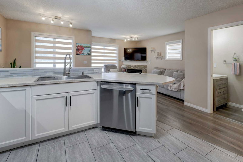 Image 3 of listing MLS® A2352923