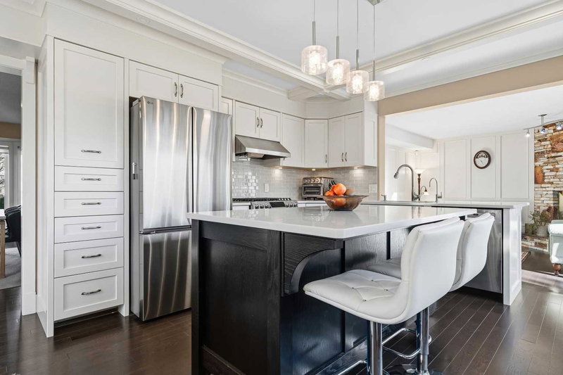 Image 3 of listing MLS® A2352929