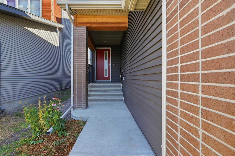 Image 2 of listing MLS® A2352948