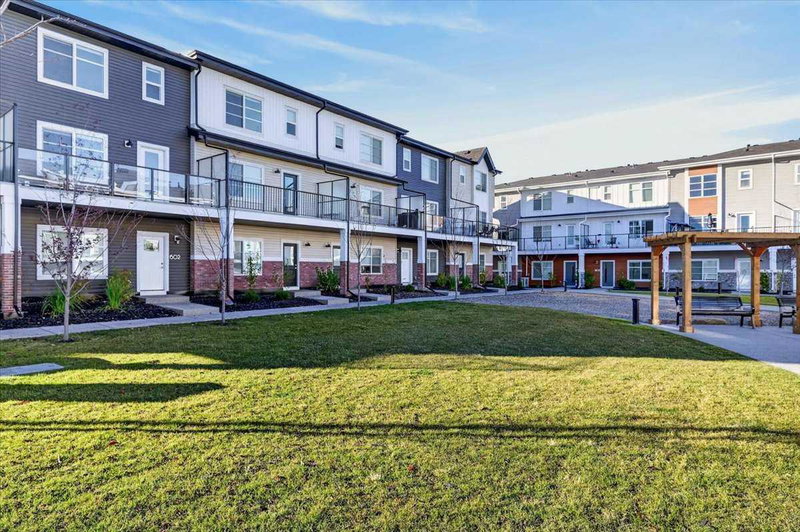 Image 2 of listing MLS® A2353031