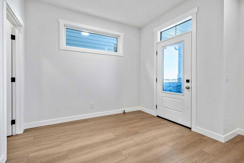 Image 2 of listing MLS® A2353044