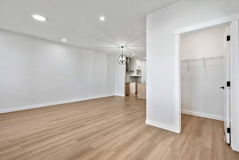 Image 3 of listing MLS® A2353044