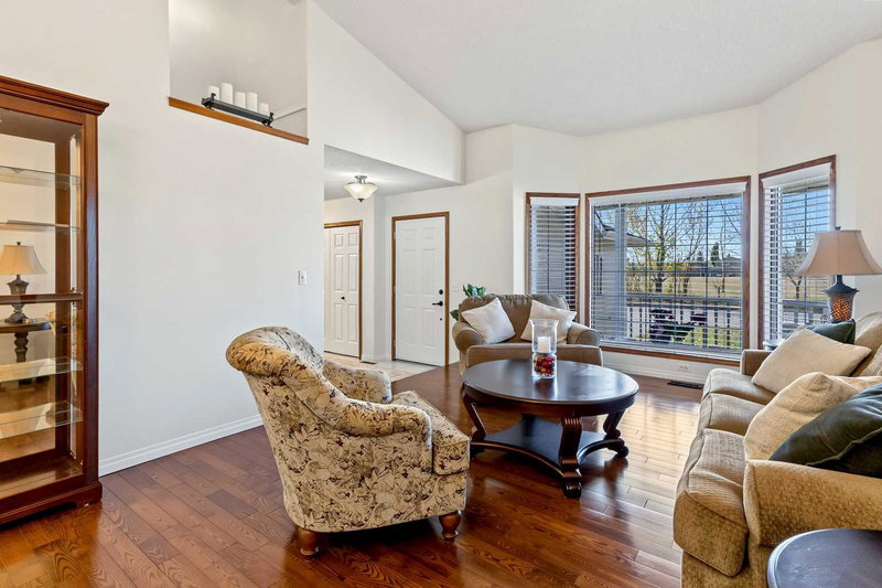 Image 3 of listing MLS® A2353053