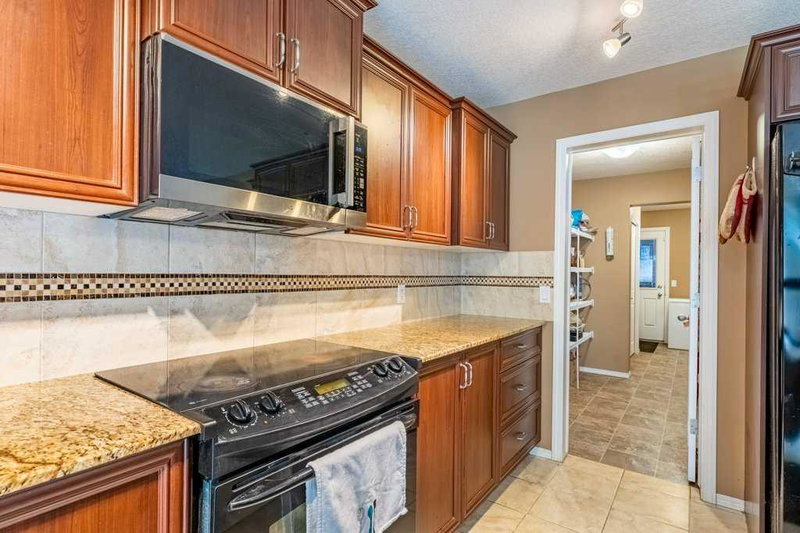 Image 3 of listing MLS® A2353066