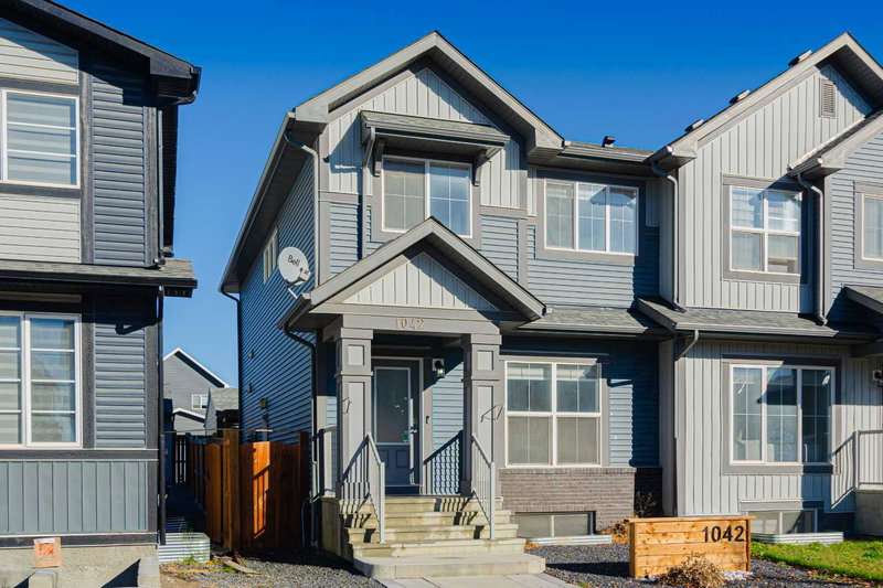 Image 2 of listing MLS® A2353074