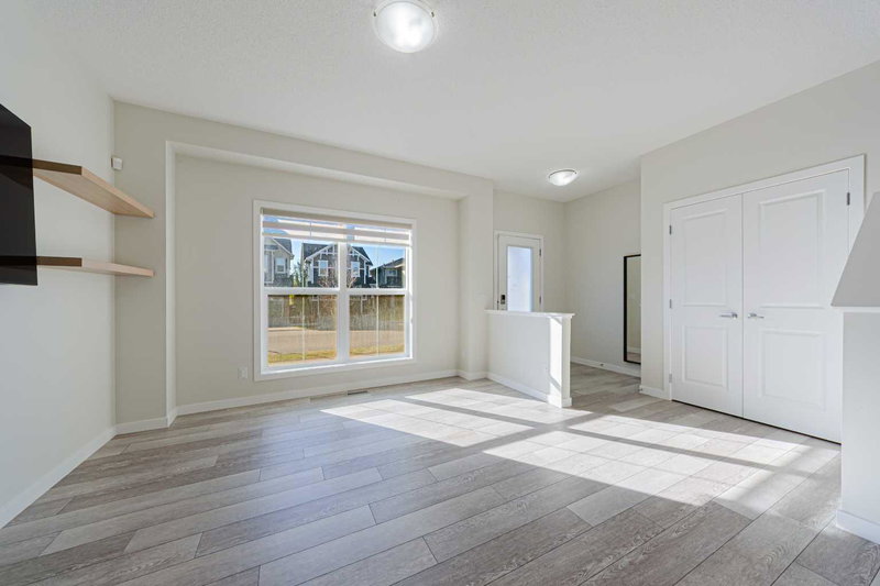 Image 3 of listing MLS® A2353074