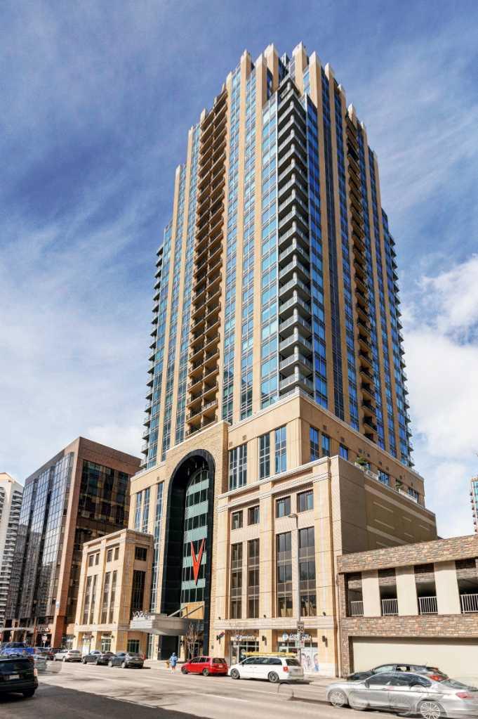 Image 1 of listing MLS® A2353081