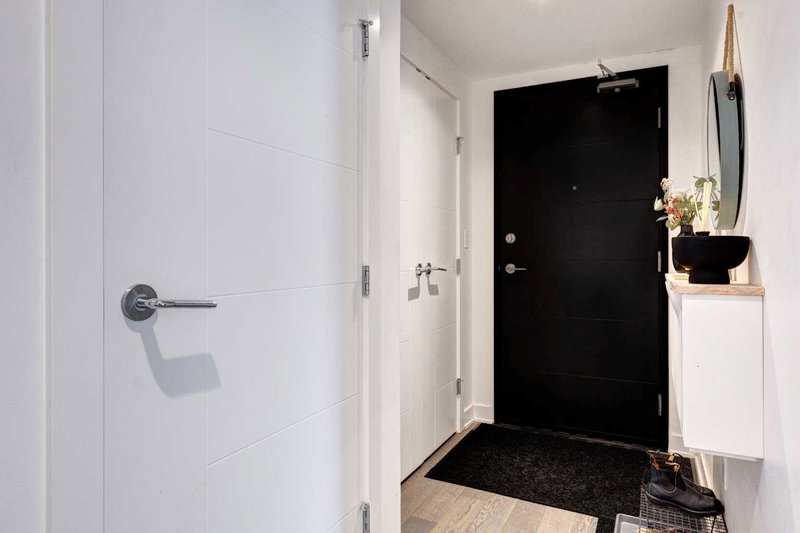 Image 2 of listing MLS® A2353081