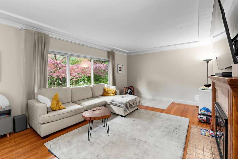 Image 2 of listing MLS® R3173817
