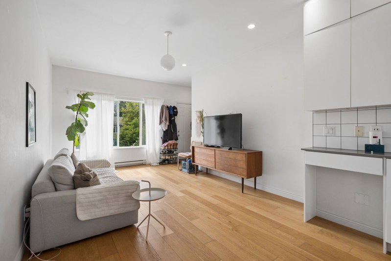 Image 3 of listing MLS® R3174575