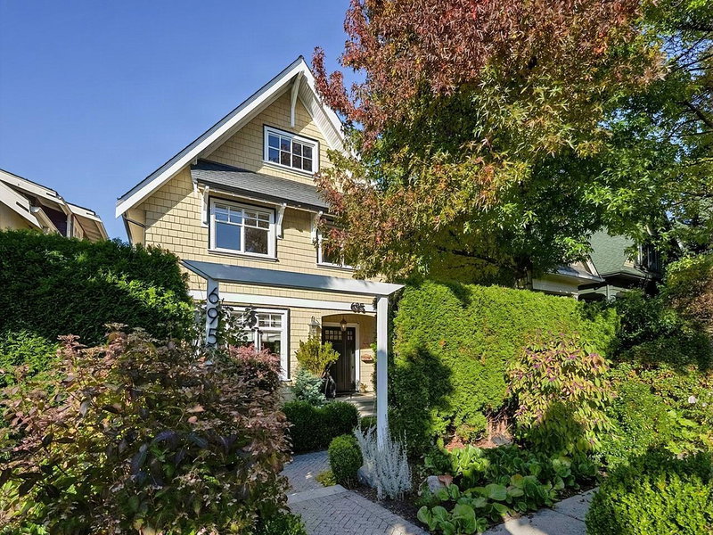 Image 1 of listing MLS® R3174579