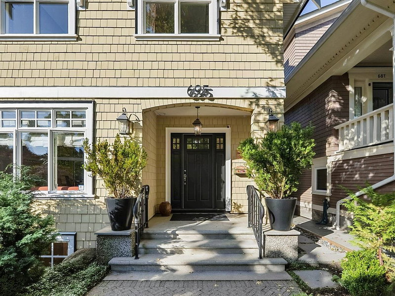 Image 2 of listing MLS® R3174579