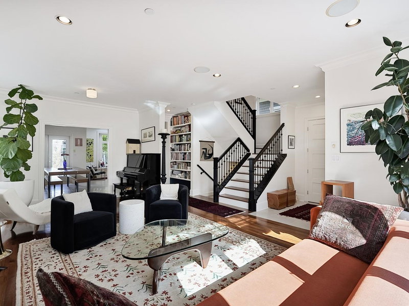 Image 3 of listing MLS® R3174579