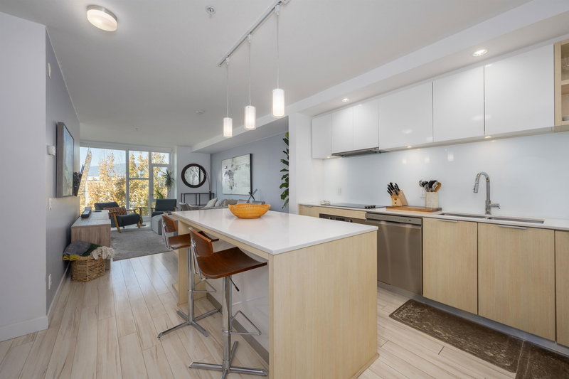 Image 2 of listing MLS® R3174616