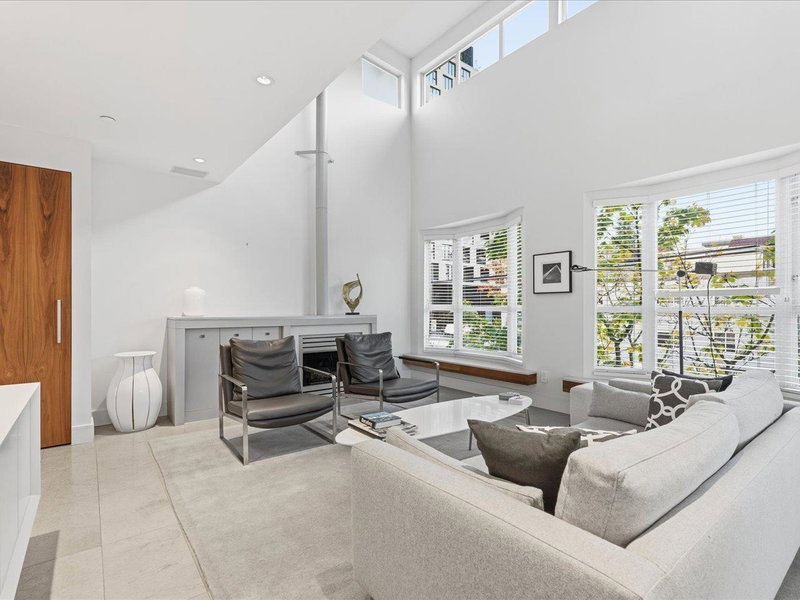 Image 3 of listing MLS® R3174618