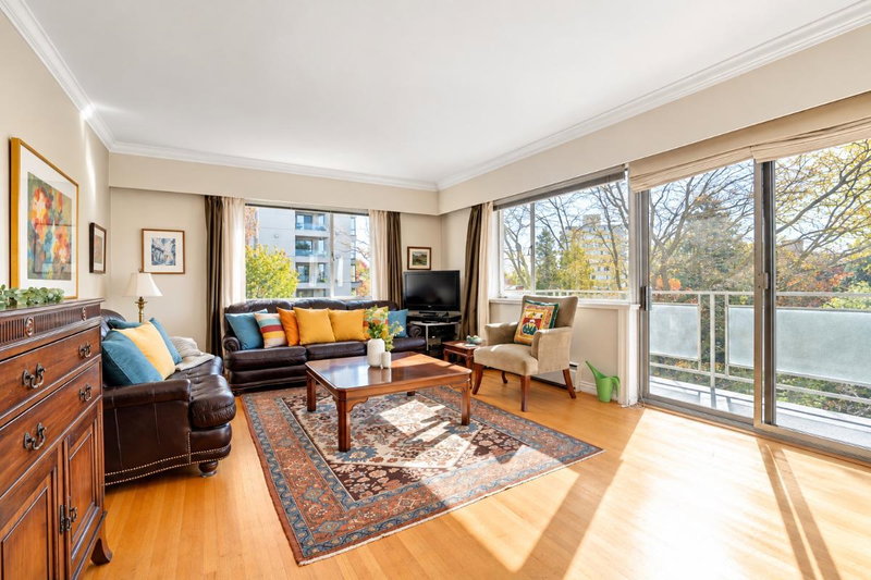 Image 2 of listing MLS® R3174619