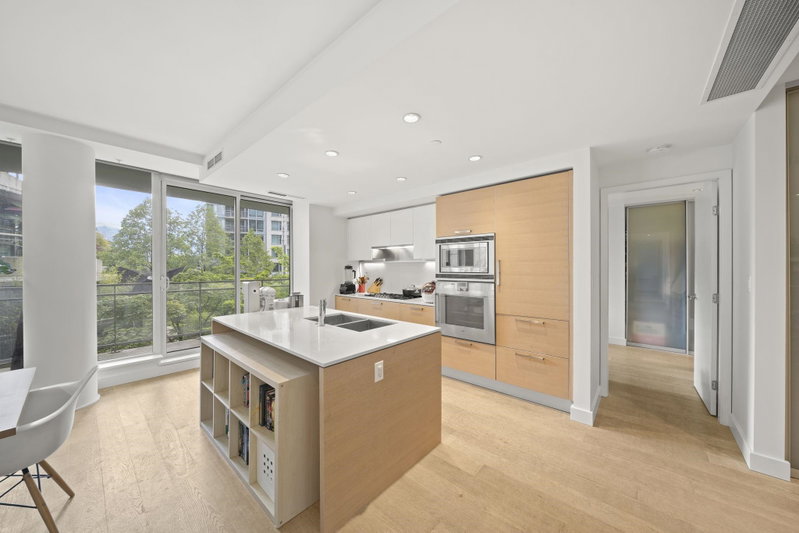 Image 2 of listing MLS® R3174661