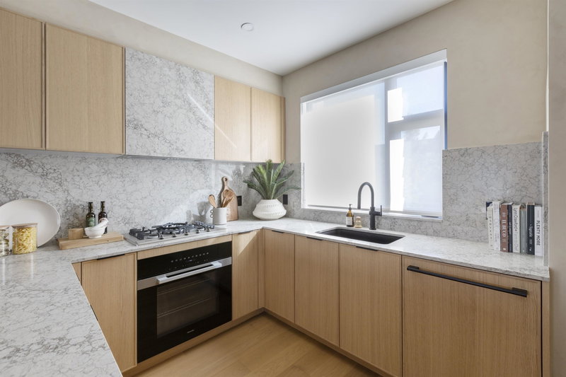 Image 3 of listing MLS® R3175124