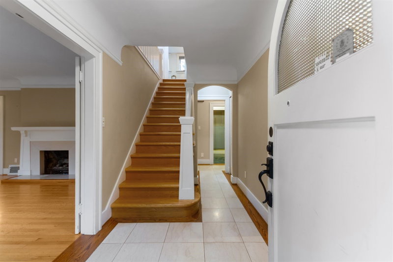 Image 3 of listing MLS® R3175145
