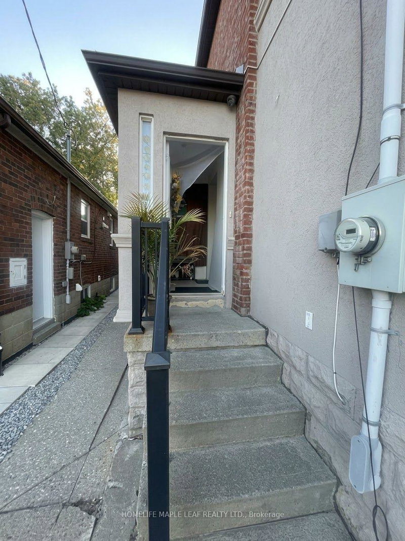 Image 3 of listing MLS® C13885278