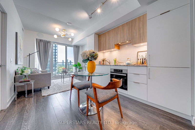 Image 2 of listing MLS® C13885572