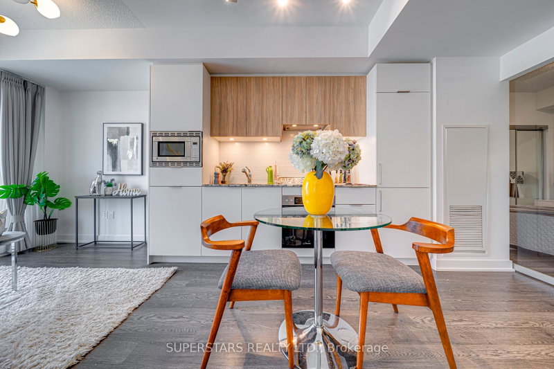 Image 3 of listing MLS® C13885572