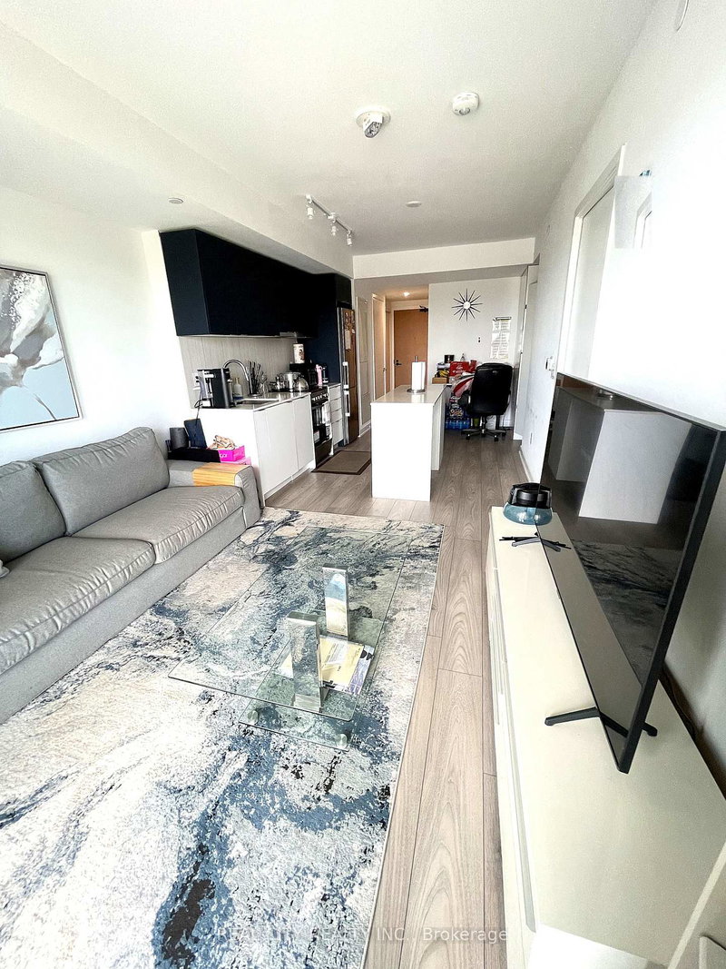 Image 2 of listing MLS® C13885946