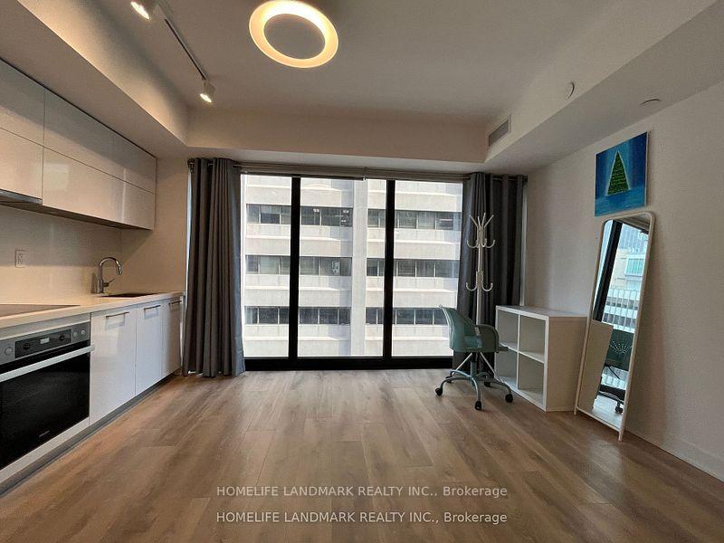 Image 1 of listing MLS® C13886196