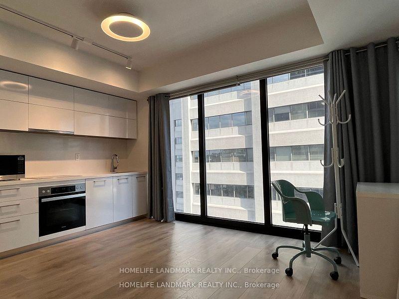 Image 2 of listing MLS® C13886196