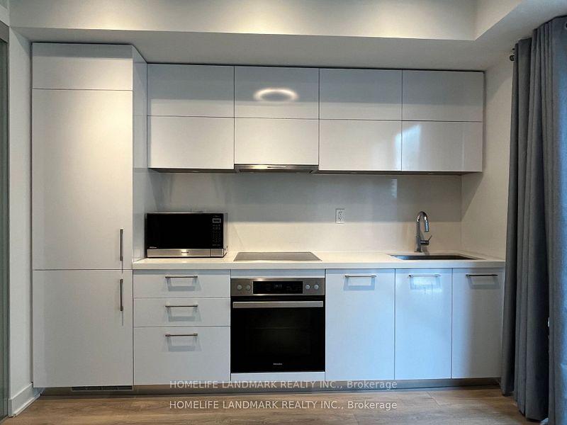 Image 3 of listing MLS® C13886196