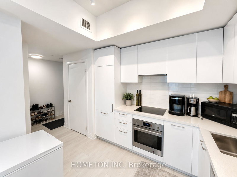 Image 1 of listing MLS® C13886236
