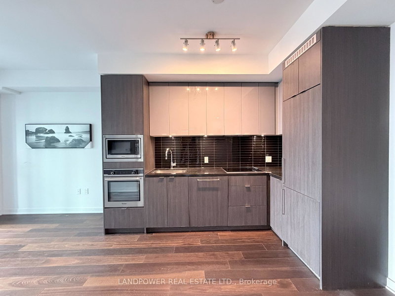 Image 2 of listing MLS® C13886286