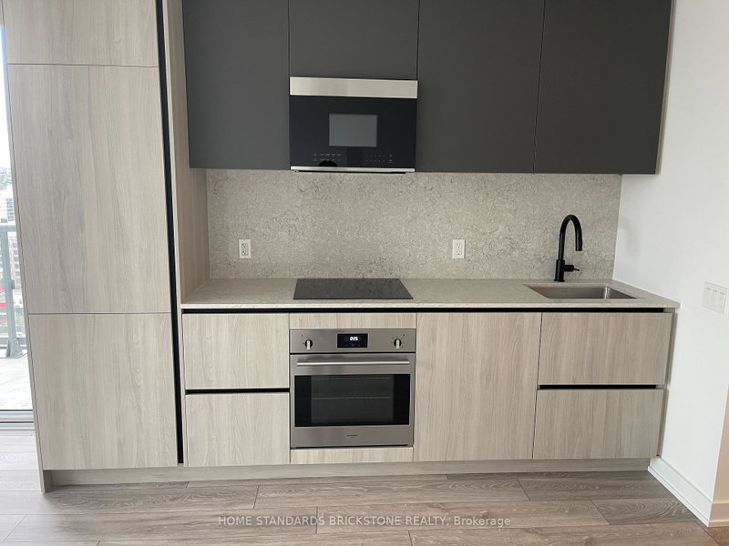 Image 3 of listing MLS® C14030034
