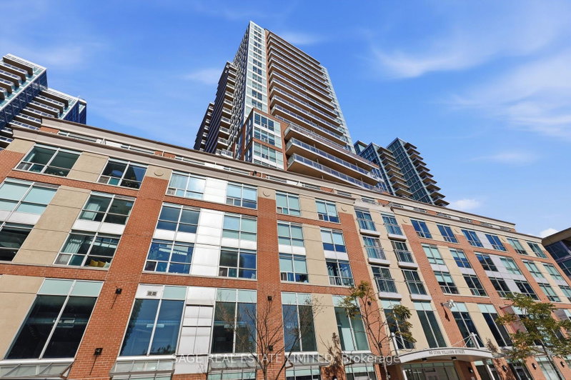 Image 3 of listing MLS® C14030088