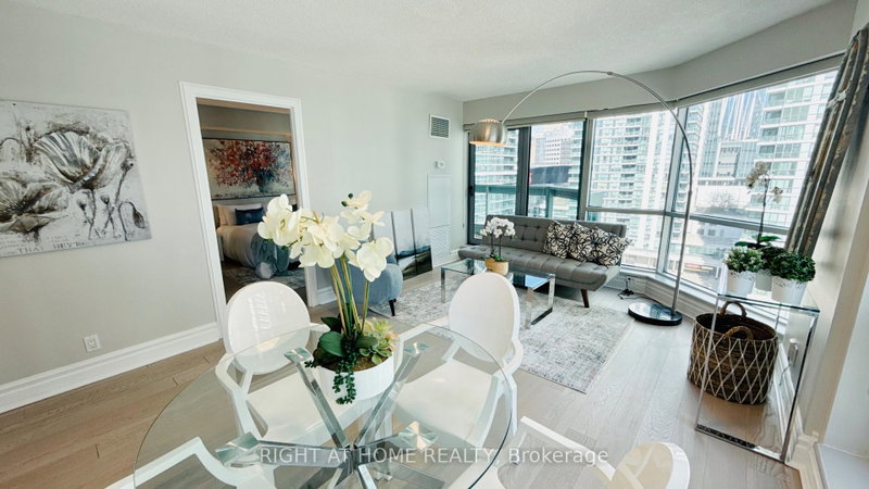 Image 1 of listing MLS® C14030184