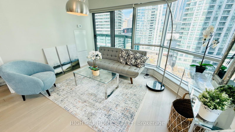 Image 2 of listing MLS® C14030184