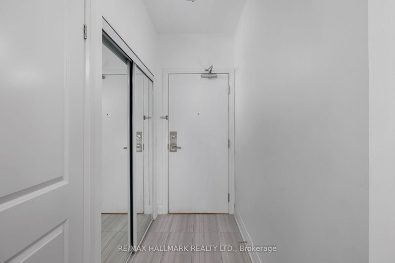 Image 3 of listing MLS® C14087182