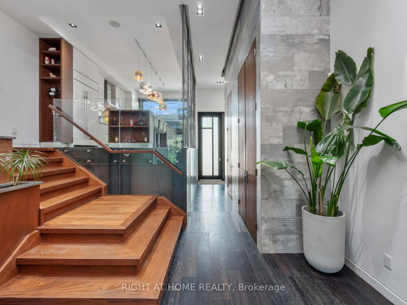 Image 2 of listing MLS® C14087214
