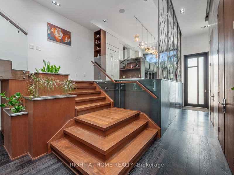 Image 3 of listing MLS® C14087214